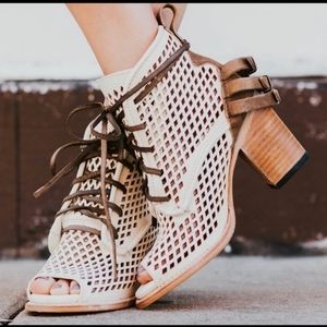 NEW Freebird By Steven Benni Sandals Booties Sz.9